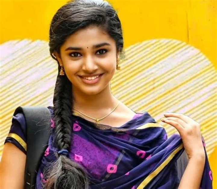 Krithi Shetty Height, Weight, Age, Boyfriend, Biography, Family & More