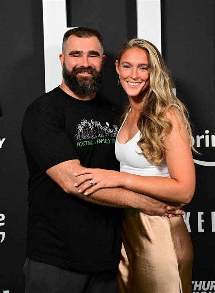 Mae Estes Dishes on What It Was Like Working with her Husband on “Thinkin Bout Cheatin’” (Exclusive) – Celeb Secrets Country