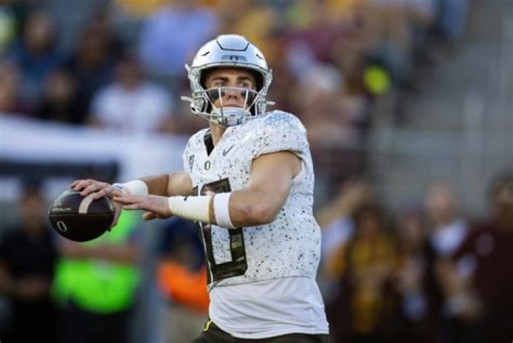 Pac-12 Championship Game Prediction: Washington vs. Oregon Odds, Spread, DFS Picks, and More