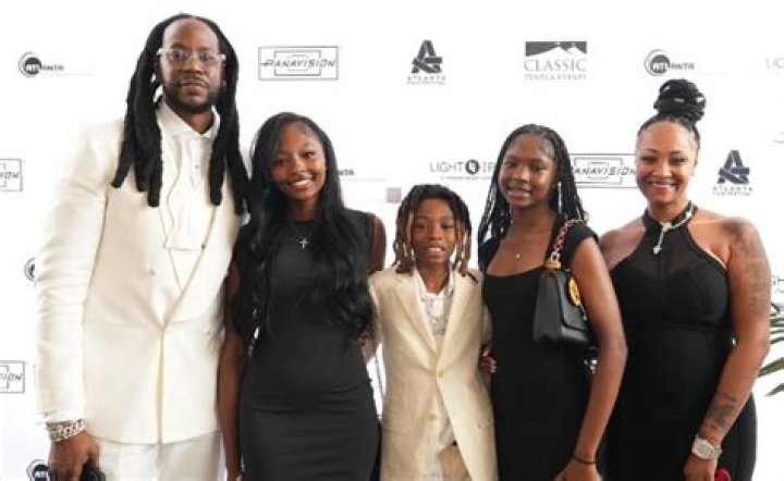 Who Is 2 Chainz Brother? Sister Parents And Family